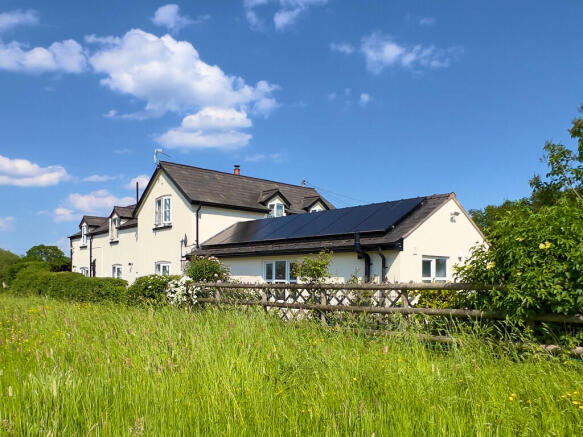 5 bed property, in Allensmore, £700,000