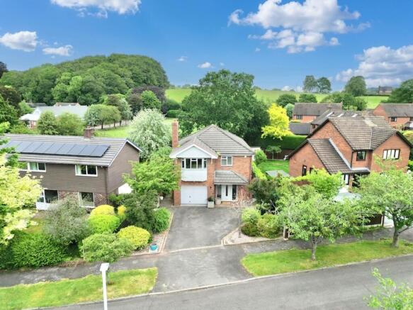 3 bed property, in Appleton Drive, £450,000