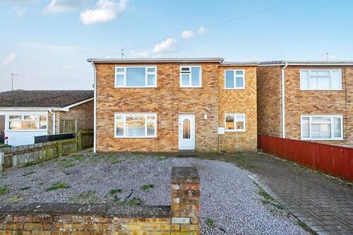 5 bed property, in Churchfield Way, £325,000