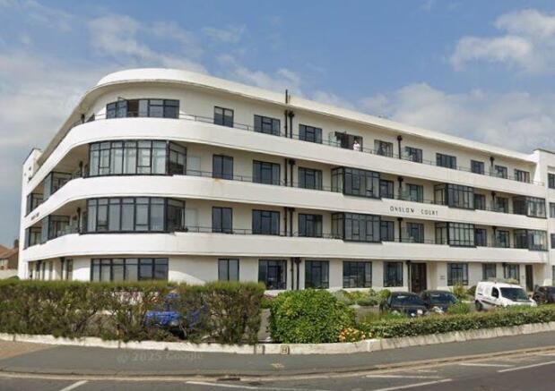 2 bed property, in Flat 7 Onslow Court, £115,000