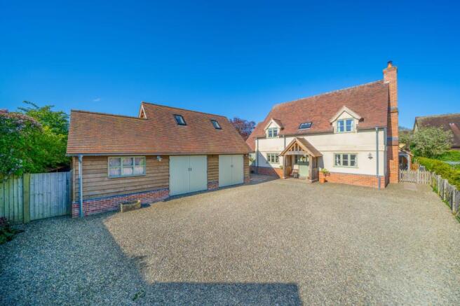 4 bed property, in Bucknell, £700,000