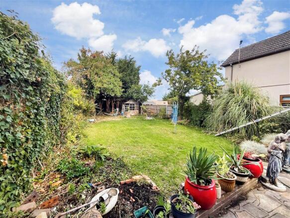 3 bed property, in Runwell Road, £415,000