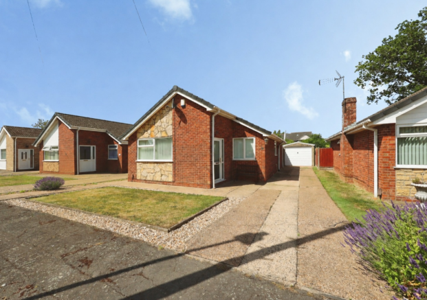 3 bed property, in Walnut Close, £190,000