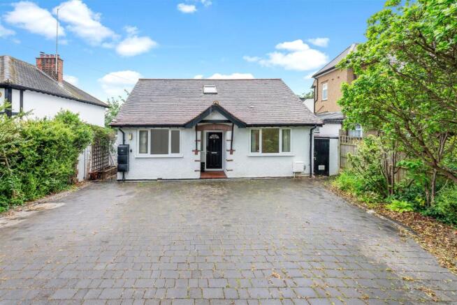 3 bed property, in Roebuck Lane, £800,000