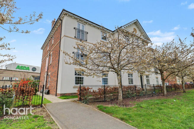 2 bed property, in Rosso Close, £140,000