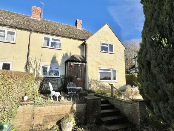 3 bed property, in School Close, £325,000
