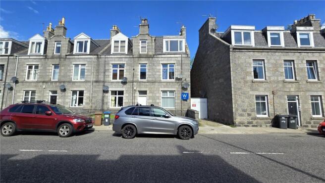 1 bed property, in Broomhill Road, £34,000