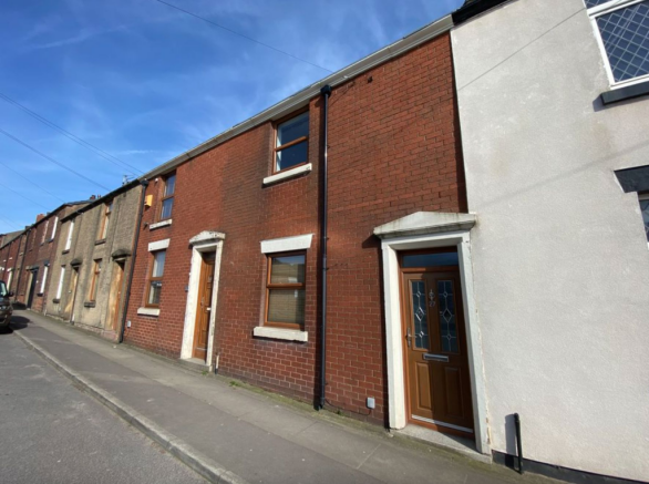 2 bed property, in Preston Road, £106,000