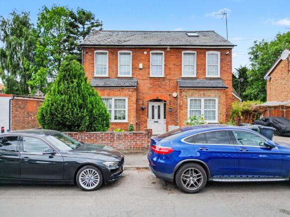 2 bed property, in Lordship Road, £294,995