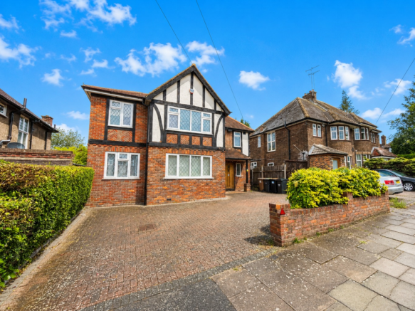 4 bed property, in Greenhill Avenue, £700,000