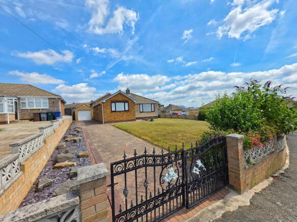 2 bed property, in Clough Fields Road, £265,000