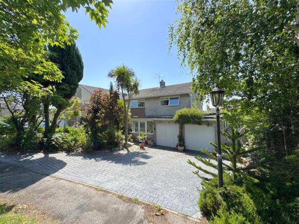 4 bed property, in Sutton Park, £545,000