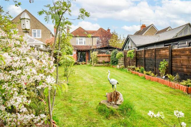4 bed property, in Bath Road, £795,000