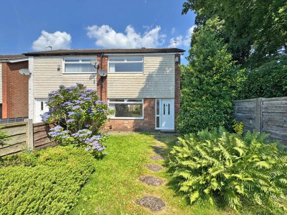 2 bed property, in Jones Street, £170,000