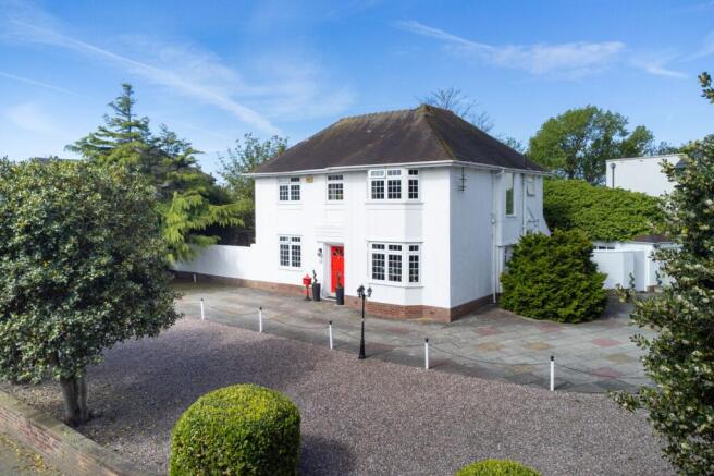 4 bed property, in Hastings Road, £735,000