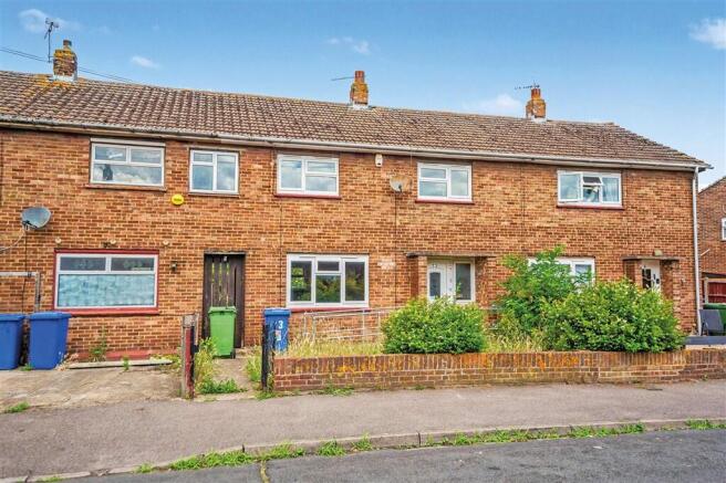 3 bed property, in Linden Drive, £145,000