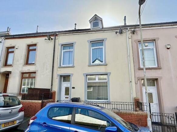 4 bed property, in Graig Terrace, £175,000