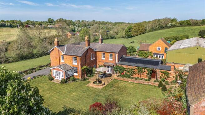 5 bed property, in Hook-a-Gate, £1,850,000