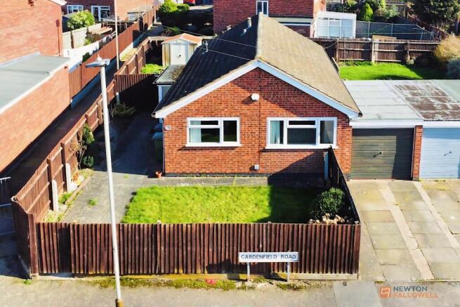 2 bed property, in Gardenfield Road, £335,000