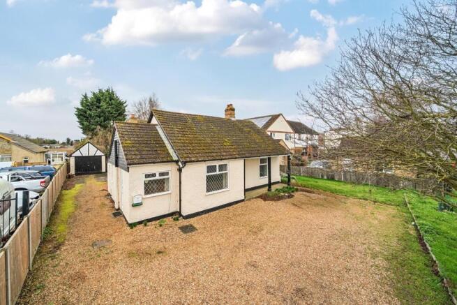 3 bed property, in Bedford Road, £575,000