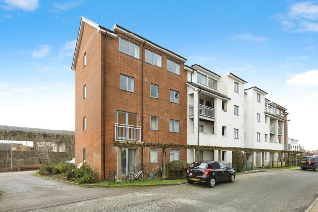 2 bed property, in Billington Grove, £160,000