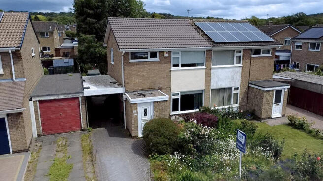 3 bed property, in Kirkhill Close, £200,000