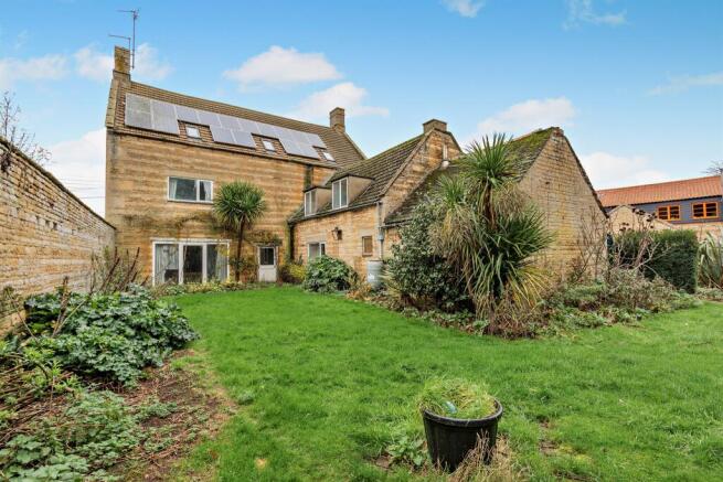 6 bed property, in Frognall, £650,000