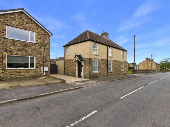 6 bed property, in Front Street, £330,000