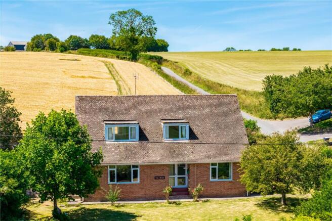 3 bed property, in Collingbourne Kingston, £600,000