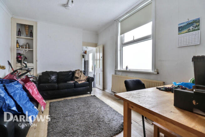 5 bed property, in Rawden Place, £375,000