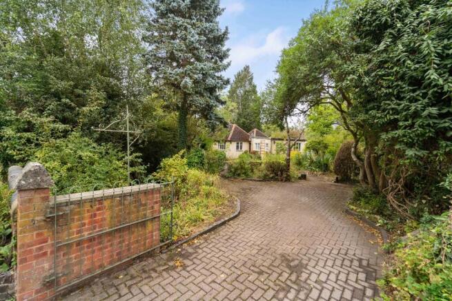 2 bed property, in Foxbrook Bungalow, £350,000