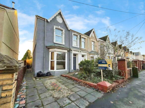 3 bed property, in Park Road, £120,000