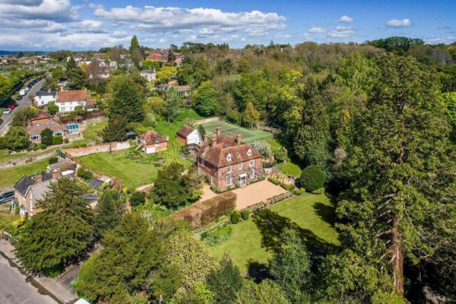 8 bed property, in Old Loose Hill, £1,750,000
