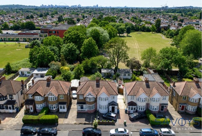 4 bed property, in Ivanhoe Drive, £500,000