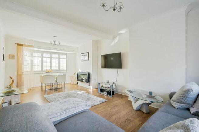 2 bed property, in Western Road, £375,000