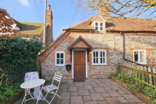 2 bed property, in Japonica Cottage, £450,000