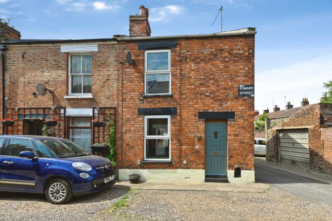 2 bed property, in Edward Street, £120,000