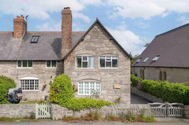 3 bed property, in Rhuddlan Road, £240,000