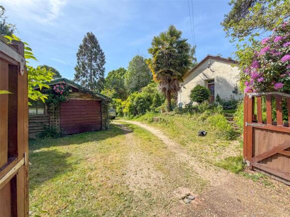 2 bed property, in Valley Lane, £475,000