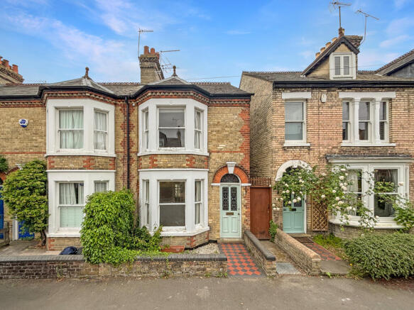 2 bed property, in Hartington Grove, £625,000