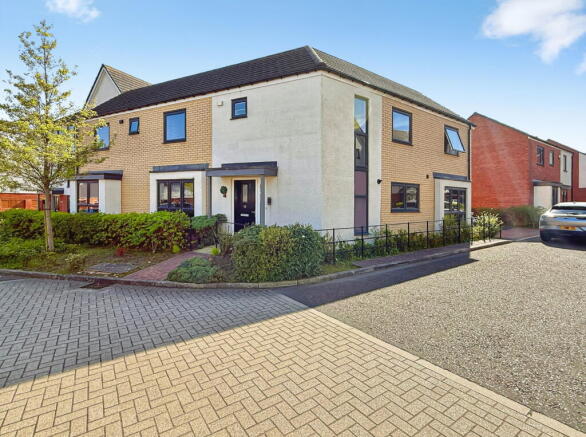 4 bed property, in Elemore Close, £490,000