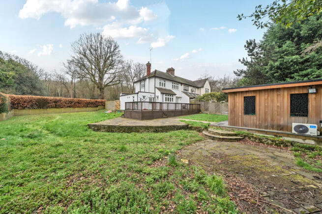 3 bed property, in Oaks Road, £745,000
