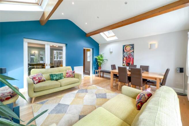 4 bed property, in Hatfield Road, £999,950