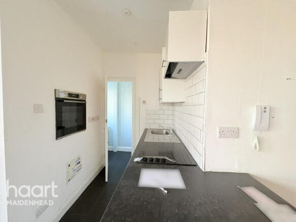 1 bed property, in Bath Road, £130,000