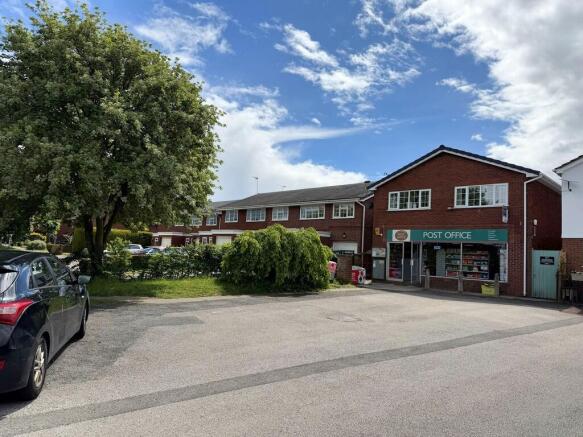 2 bed property, in Wells Close, £315,000