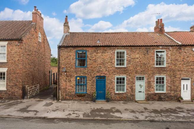 3 bed property, in New Row, £375,000
