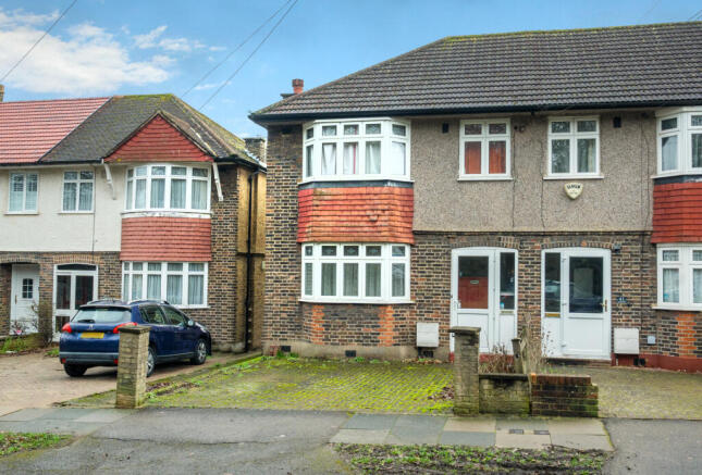 3 bed property, in Shaldon Drive, £575,000