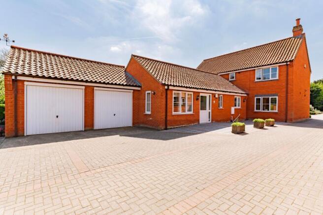 4 bed property, in The Street, £450,000