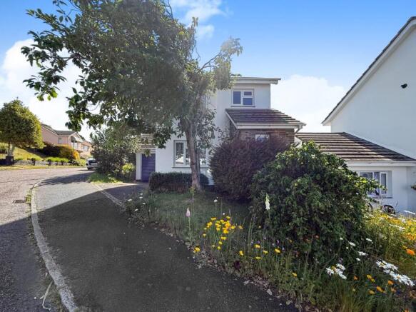 3 bed property, in Quarry Close, £315,000