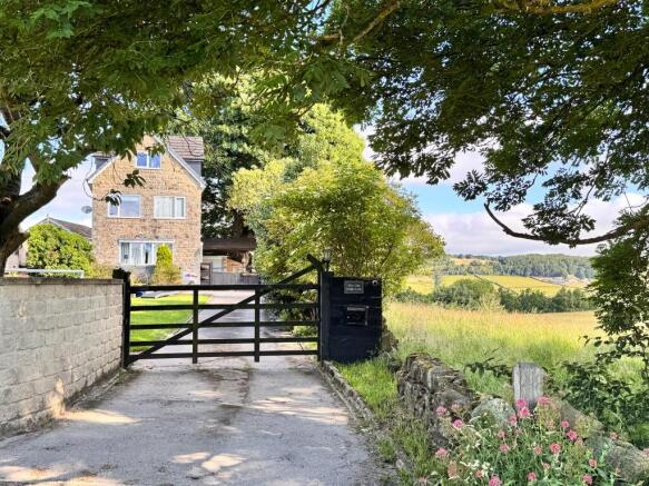 5 bed property, in Hallas Lane, £549,000